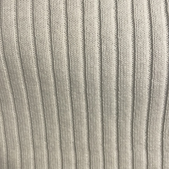 Asymmetrical Cold-shoulder Knit - Picture 3 of 10